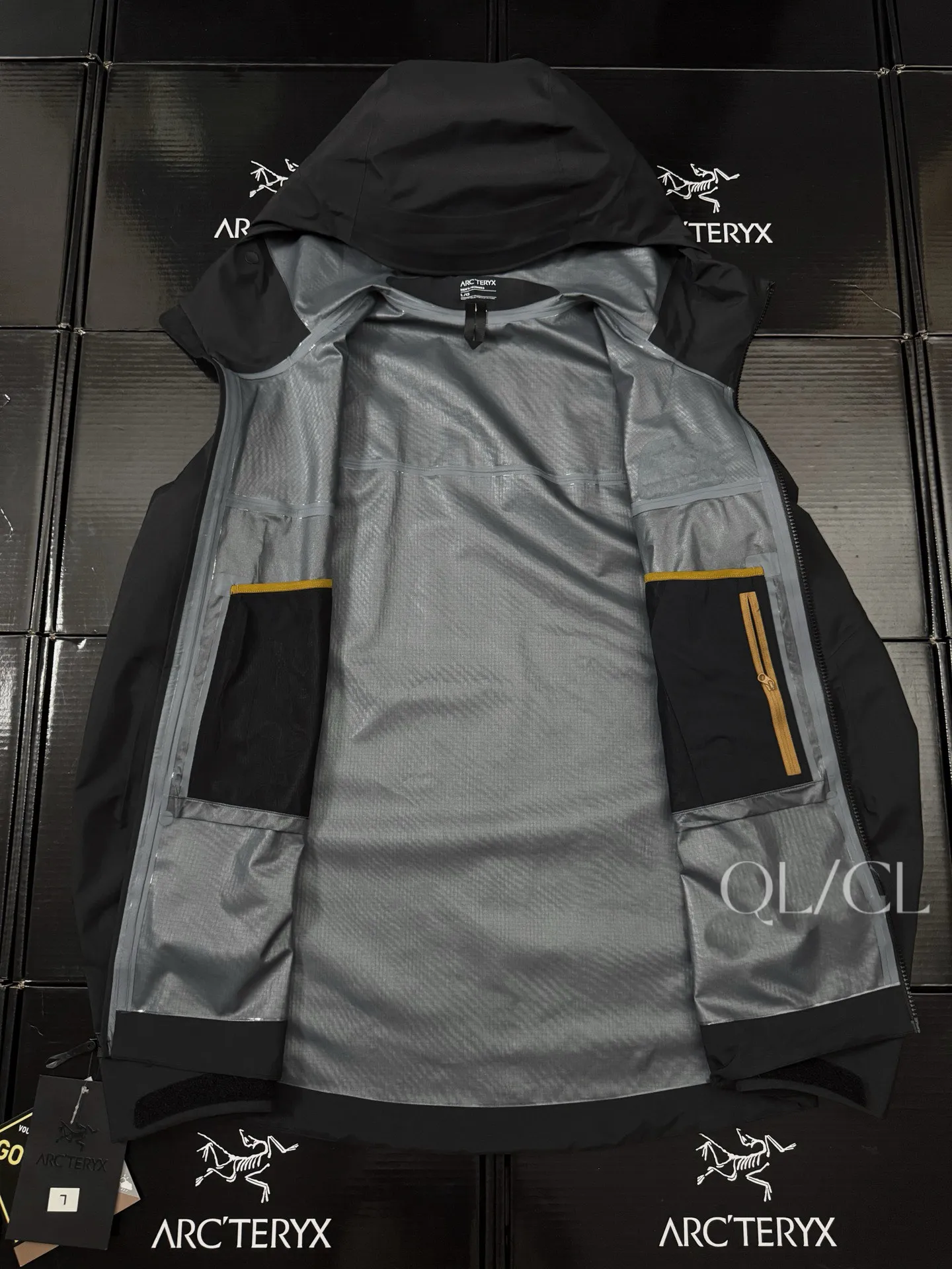 K 66 Quality ARC'TERYX ALPHA SV 8 Breathable Sv ， ， ， ： N X GORE-TEX® Alpha SV Wear-Resistant Wear-Resistant : ykk logo TPU 100 1.1 Water Tight™ : 70 : logo， Velcro® ， ， ， Hem Lock ： Size：XS-XXL ：116 120 124 128 132 136 ：48 49 50 51 52 53 ：62 63 64 67 68 ：70.5 72.5 74.5 76.5 77.5 78.5